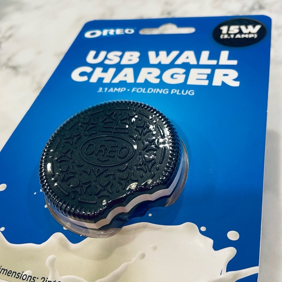 NWT! USB Wall charger with Oreo cookie shape. - Picture 1 of 7